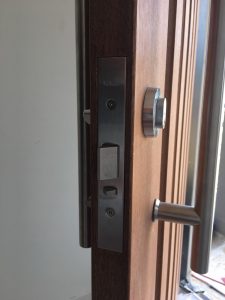 a locksmith that can supply and fit a new security lock for a townhouse into a timber door professionally
